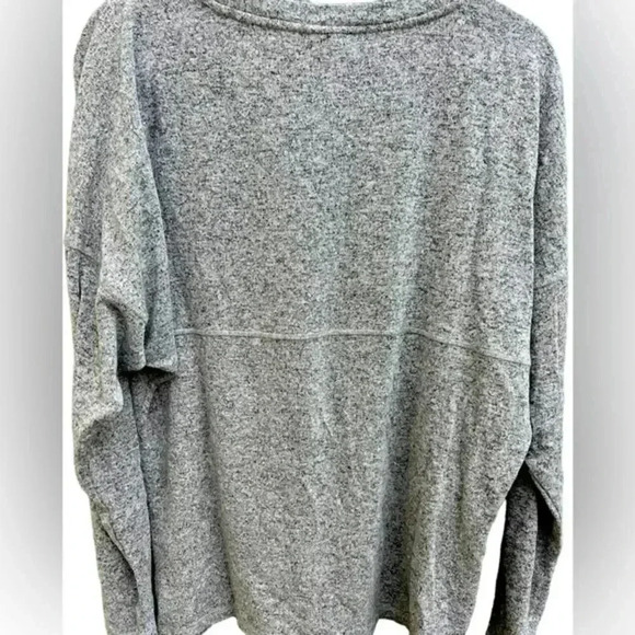 Grey pineapple long sleeve‎ Size M Pineapple, Lightweight, Soft, Vacation A53 - Picture 5 of 5